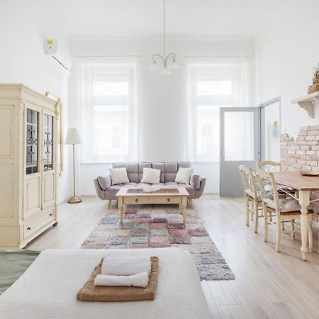 Apartmán A Touch Of Provence And Pastels In The Centre Budapešť Exteriér fotografie